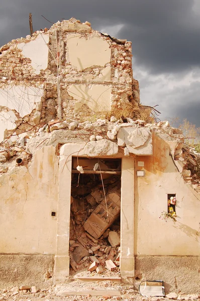 Após o terremoto apenas escombros e destruição — Fotografia de Stock
