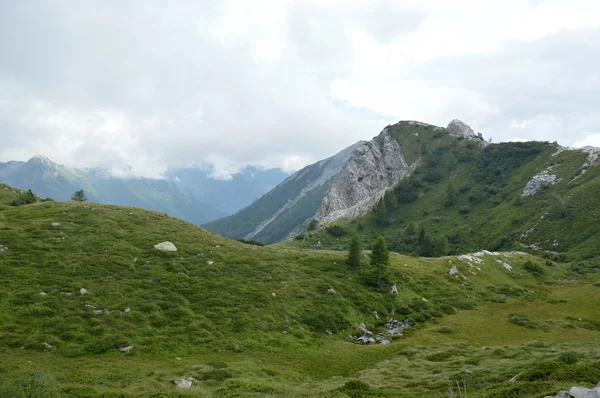 Peisaj montan între vârfurile Adamello — Fotografie, imagine de stoc