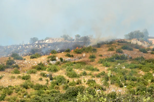 Um ataque incendiário nas montanhas Prenestini de Castel San Pietro — Fotografia de Stock