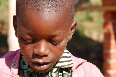 Ağustos 2014 - Afrika - Tanzanya - anlar AIDS'den etkilenen pomerini Köyü günlük hayatın. sefalet ve yoksulluk bir geçmiş ve gelecek çocuklara içinde bulunan umut arasında
