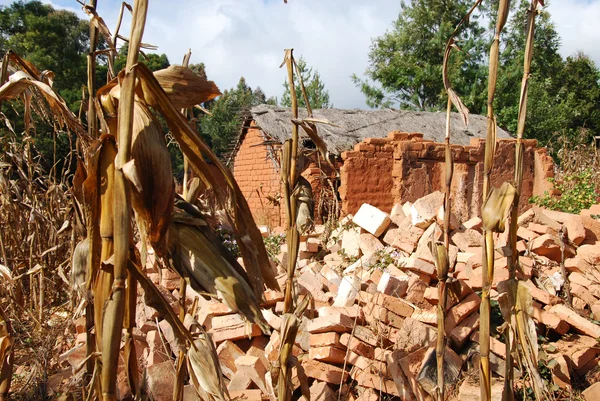 Case e case nel villaggio di Pomerini in Tanzania-Africa — Foto Stock