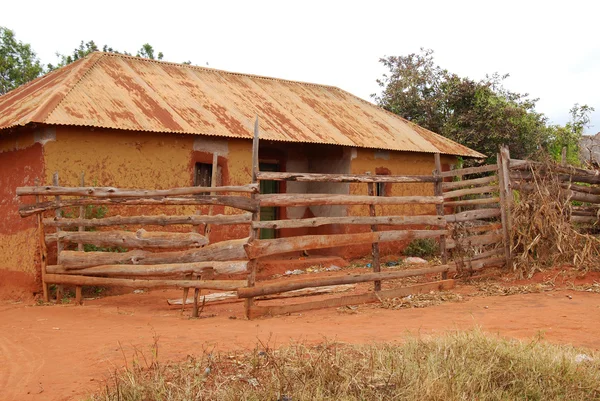 Huizen en huizen in het dorp van pomerini in tanzania-Afrika — Stockfoto