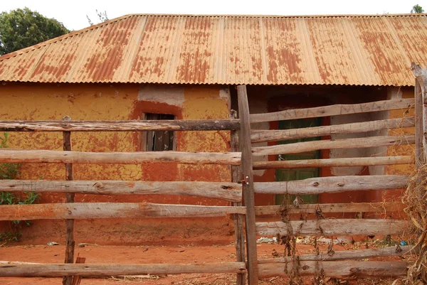 Casas y casas en el pueblo de Pomerini en Tanzania-África — Foto de Stock