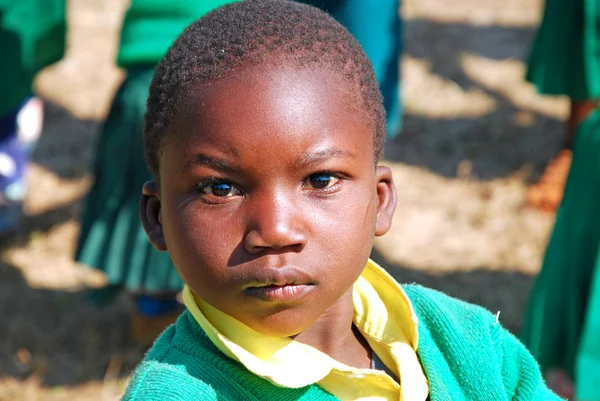 Le jeu des enfants de la maternelle du village de Pomerini-Tan — Photo