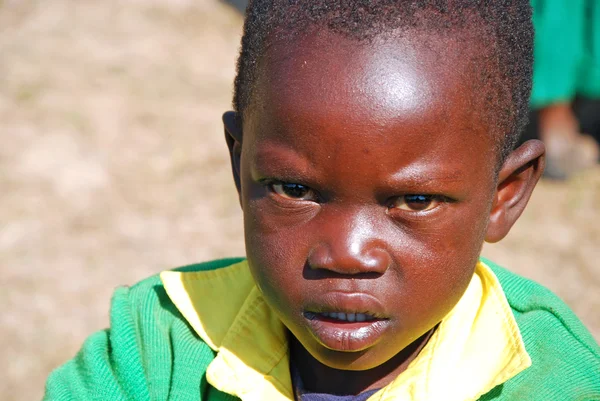 Le jeu des enfants de la maternelle du village de Pomerini-Tan — Photo