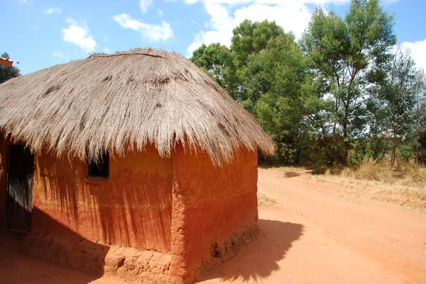 Типичный дом в деревне Африканские Померини - Танзания  - — стоковое фото