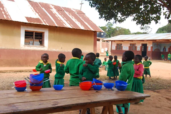 Das spiel der kindergartenkinder des dorfes pomerini-tan — Stockfoto