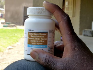 AIDS onun hayat-s ile acı bir Afrikalı Çocuk el