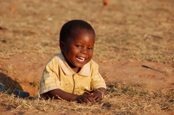 Afrika-a mosoly, a remény, az afrikai gyerekj arcán mosoly — Stock Fotó