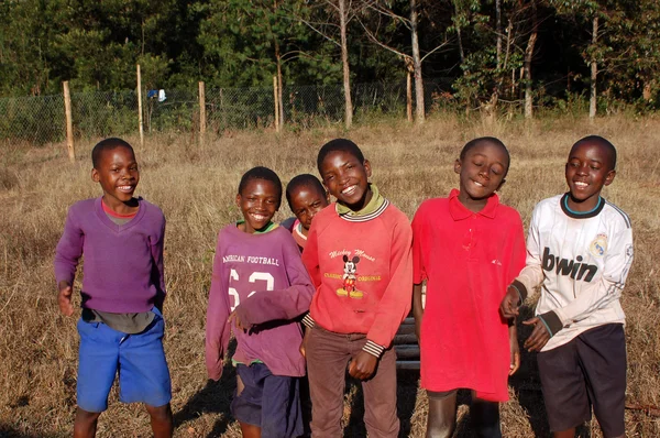 Afrika-a mosoly, a remény, az afrikai gyerekj arcán mosoly — Stock Fotó