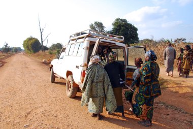 Associa Franciscan Friars yardımcı olmak için müdahale