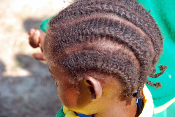 Le jeu des enfants de la maternelle du village de Pomerini-Tan — Photo