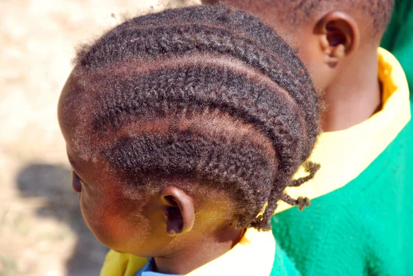 Le jeu des enfants de la maternelle du village de Pomerini-Tan — Photo