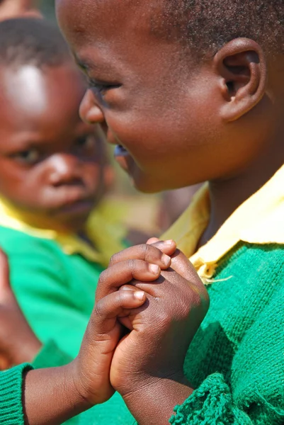 Le jeu des enfants de la maternelle du village de Pomerini-Tan — Photo