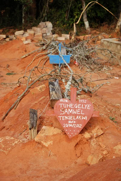 De indrukwekkende begraafplaats van het dorp van Pomerini - Tanzania - Afrika — Stockfoto