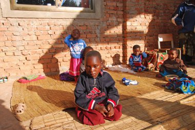 Afrikalı Çocuk Pom Köyü Franciscan misyonu