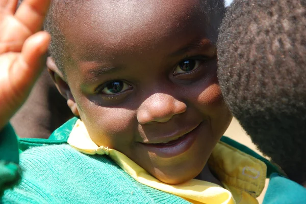 Het spel van kleuterschool kinderen van het dorp van Pomerini-Tanzania — Stockfoto