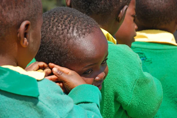 El juego de los niños del jardín de infantes de la aldea de Pomerini-Tanzania —  Fotos de Stock