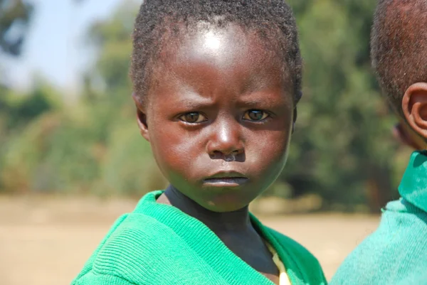 Het spel van kleuterschool kinderen van het dorp van Pomerini-Tanzania — Stockfoto