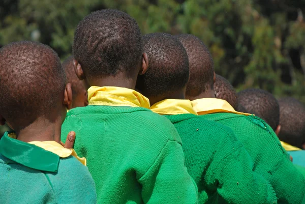 El juego de los niños del jardín de infantes de la aldea de Pomerini-Tanzania —  Fotos de Stock