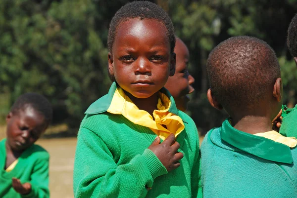 Hra dětí ve školce vesnice Pomerini-Tanzanie — Stock fotografie