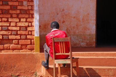 Yalnızlık ve rahatsızlık AIDS - Tanzanya - Afrika olan bir kişinin
