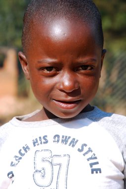 Afrikalı çocuklar tarafından kar amacı gütmeyen takip AIDS acı 