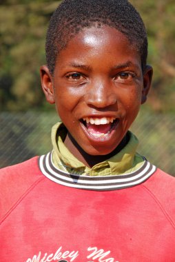 Afrikalı çocuklar tarafından kar amacı gütmeyen takip AIDS acı 