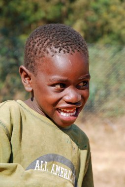 Afrikalı çocuklar tarafından kar amacı gütmeyen takip AIDS acı 