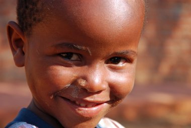 Afrikalı çocuklar tarafından kar amacı gütmeyen takip AIDS acı 