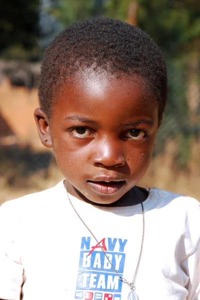 Los niños africanos que sufren de SIDA seguido por la organización sin fines de lucro —  Fotos de Stock