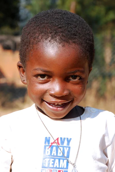 Los niños africanos que sufren de SIDA seguido por la organización sin fines de lucro — Foto de Stock