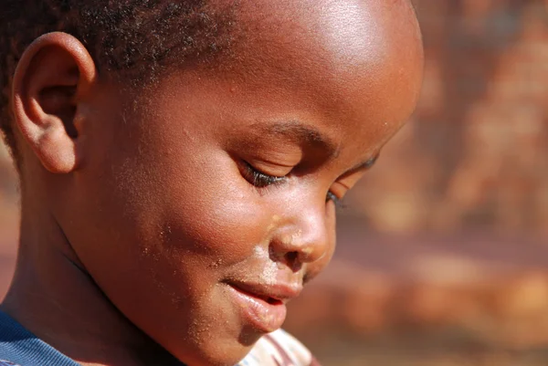 Afrikalı çocuklar tarafından kar amacı gütmeyen takip AIDS acı 