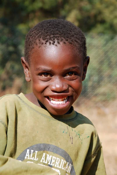 Los niños africanos que sufren de SIDA seguido por la organización sin fines de lucro — Foto de Stock