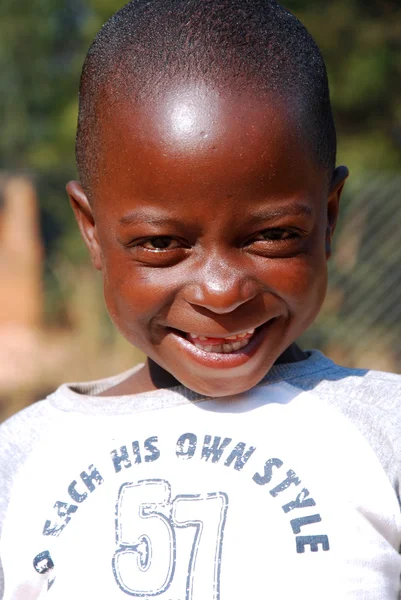 Αφρικανική παιδιά που πάσχουν από Aids, ακολουθούμενη από τη μη κερδοσκοπική — Φωτογραφία Αρχείου