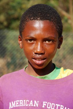 Afrikalı çocuklar tarafından kar amacı gütmeyen takip AIDS acı 