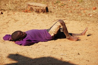 Afrikalı çocuklar tarafından kar amacı gütmeyen takip AIDS acı 