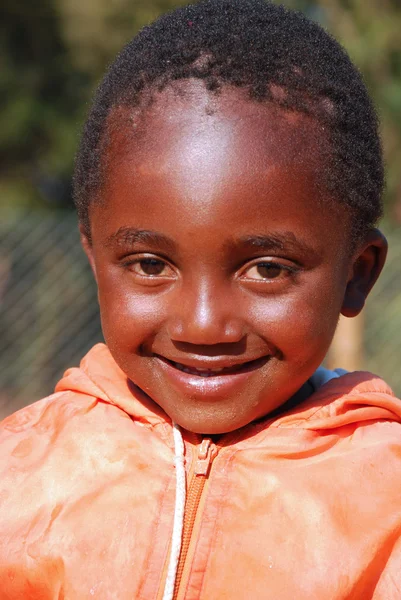 Los niños africanos que sufren de SIDA seguido por la organización sin fines de lucro —  Fotos de Stock