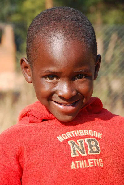 Los niños africanos que sufren de SIDA seguido por la organización sin fines de lucro — Foto de Stock