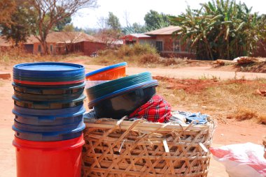 Villag sokaklarında piyasada aylık için hava ile şişirilen balonlar