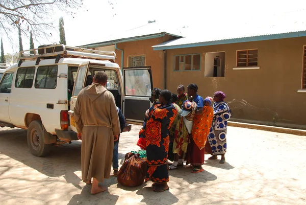 Trasporto di pazienti dall'ospedale del villaggio di Iringa — Foto Stock