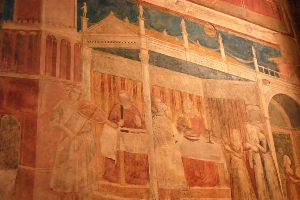 Målningar och fresker av kyrkan Santa Croce i Florens-Tuscany-Italien — Stockfoto