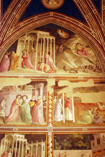 絵画やフィレンツェ、トスカーナ、イタリアのサンタ ・ クローチェ教会のフレスコ画 — ストック写真