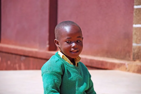 20-08-2014- O sorriso de uma menina Africano-Pomerini-Tanzânia — Fotografia de Stock