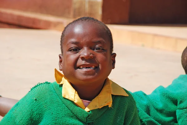 20-08-2014年-微笑的小女孩非洲-Pomerini-坦桑尼亚 — 图库照片