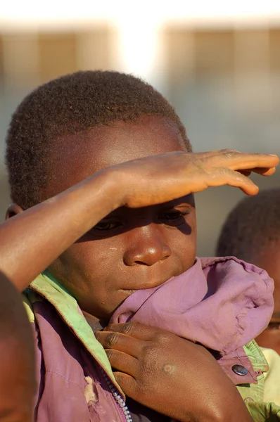 O olhar da África sobre os rostos das crianças - Village Pomerini - Tanzânia-África — Fotografia de Stock