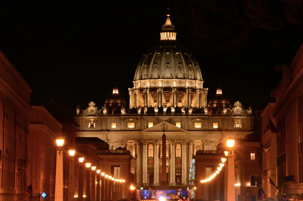 Basilikan i Peterskyrkan i Vatikanen - Rom - Italien — Stockfoto