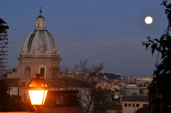 Landschap van de nacht met maan van Rome - Italië — Stockfoto