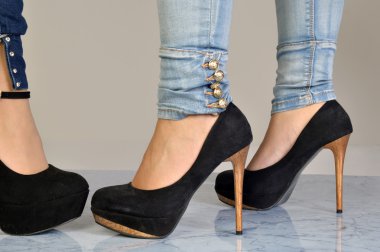 iki kadın karşılaşma