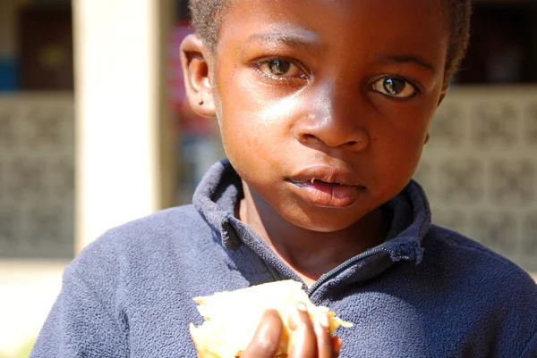 An African child while eating a typical pancake cornmeal - 075 — Stock Photo, Image